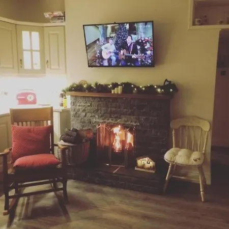 Lilly's Cottage, Lough Rynn *