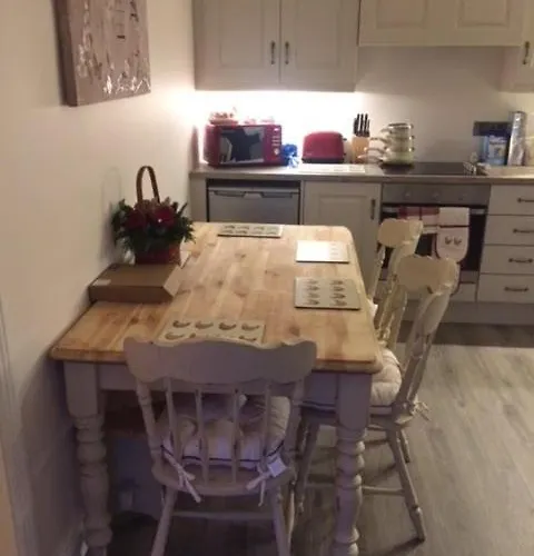 Lilly's Cottage, Lough Rynn 펜션 모힐